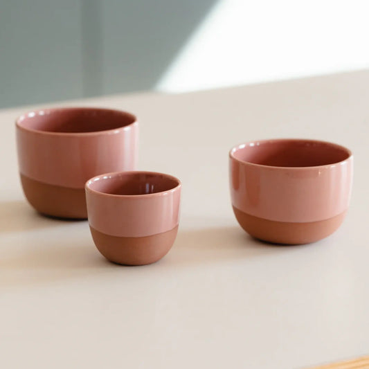 Roze kopjes in verschillende maten naast elkaar