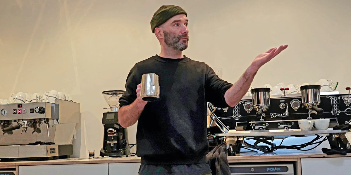 Vanuit meer dan tien jaar ervaring in de specialty coffee, heeft Geertjandebaristaman het assortiment van de Barista Shop samengesteld.