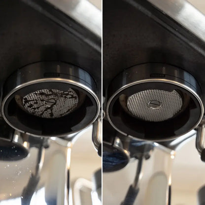 Douchezeef van een espressomachine voor en na het schoonmaken