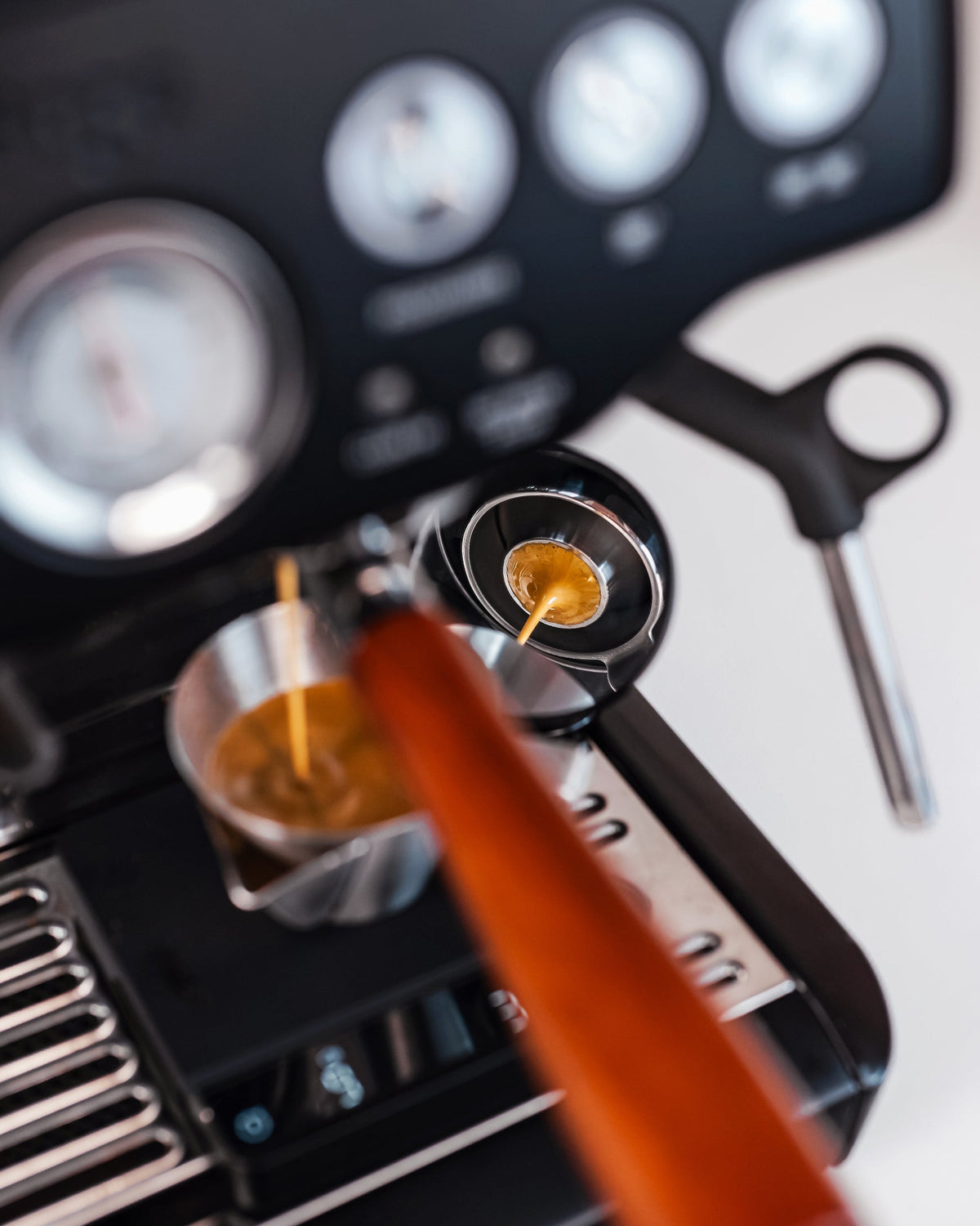 Espresso zetten met een convex filterbakje van 54 mm in een naked portafilter