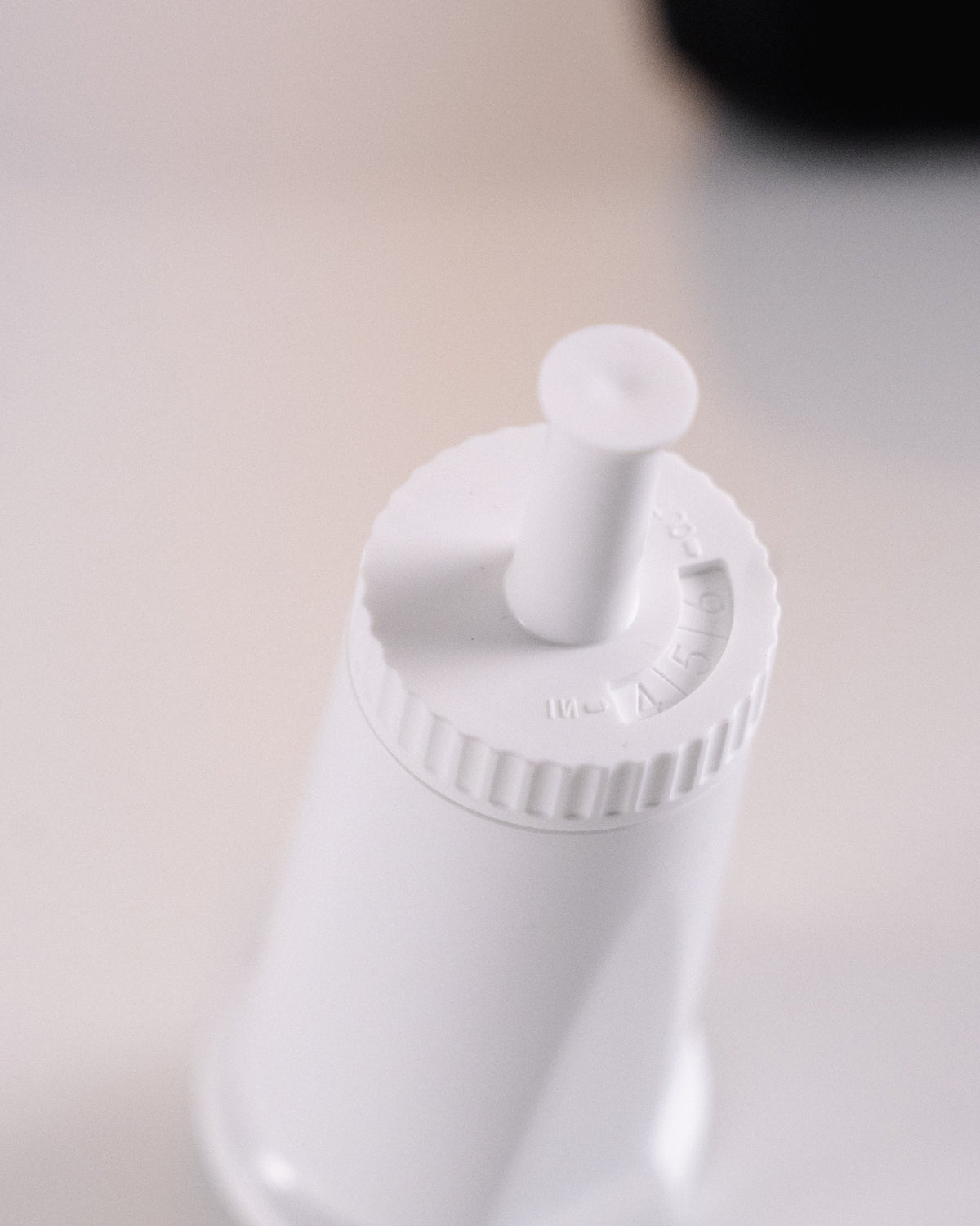 Bovenzijde van het waterfilter met datumring