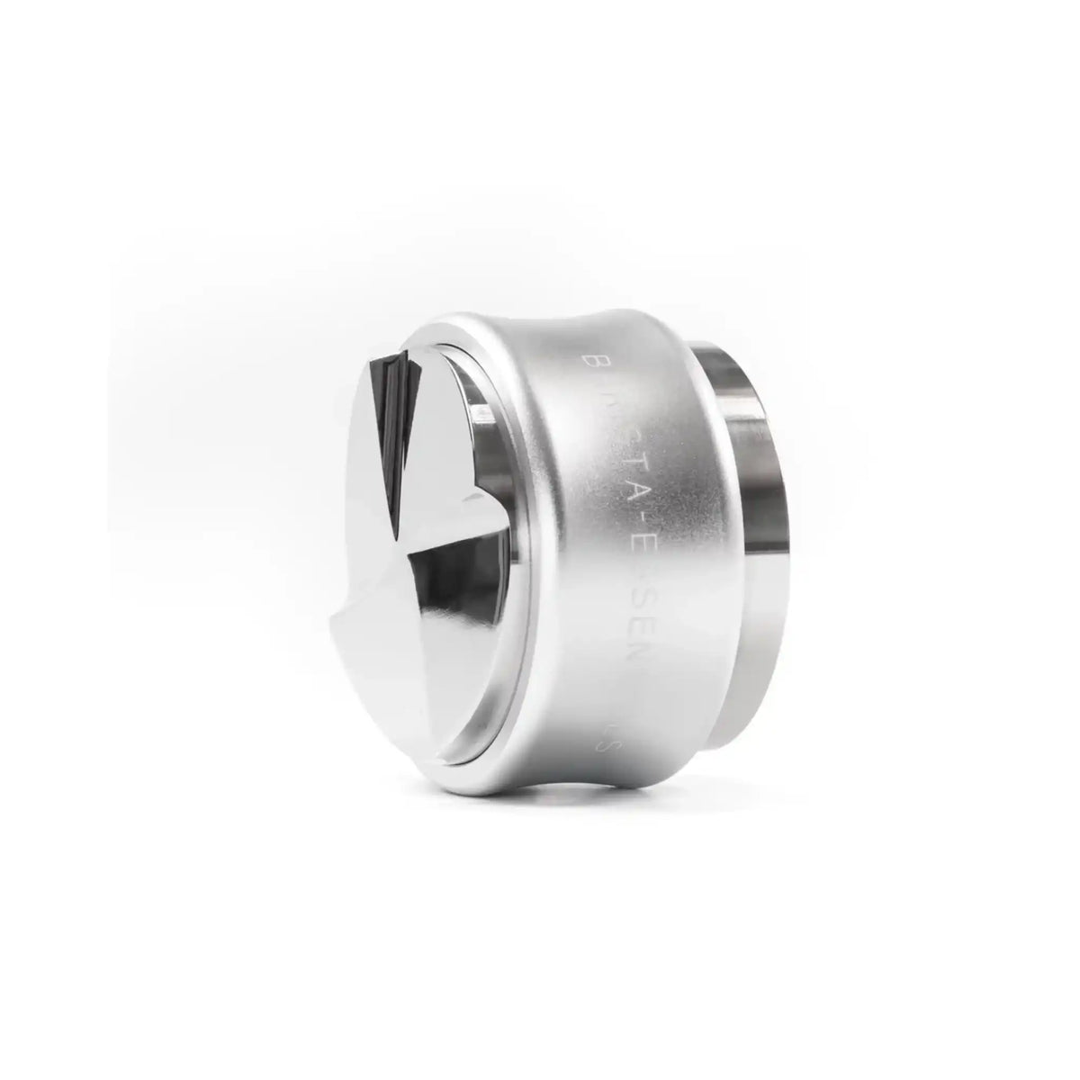 Zilverkleurige 58 mm tamper en verdeler met RVS werkvlakken