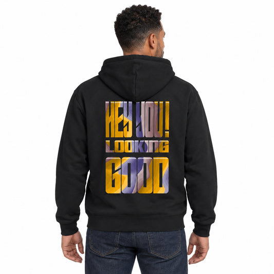 Hoodie | Hey You! Looking Good – gedragen rugaanzicht met originele print, Cruiser 2.0 Black, witte studioachtergrond.
