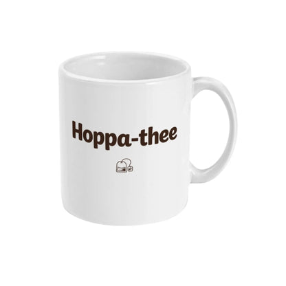 Witte thee mok met Hoppa-thee tekst en subtiel thee-icoon, minimalistisch design voor dagelijks thee drinken.