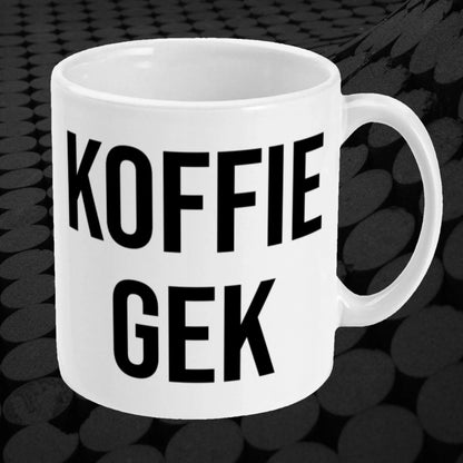 Cadeautip voor koffieliefhebbers: stijlvolle koffiemok met tekst 'Koffie Gek'.
