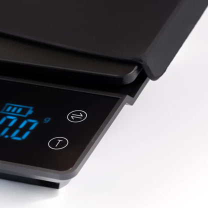 Detail van de antislipmat en het verlichte weegschaaldisplay