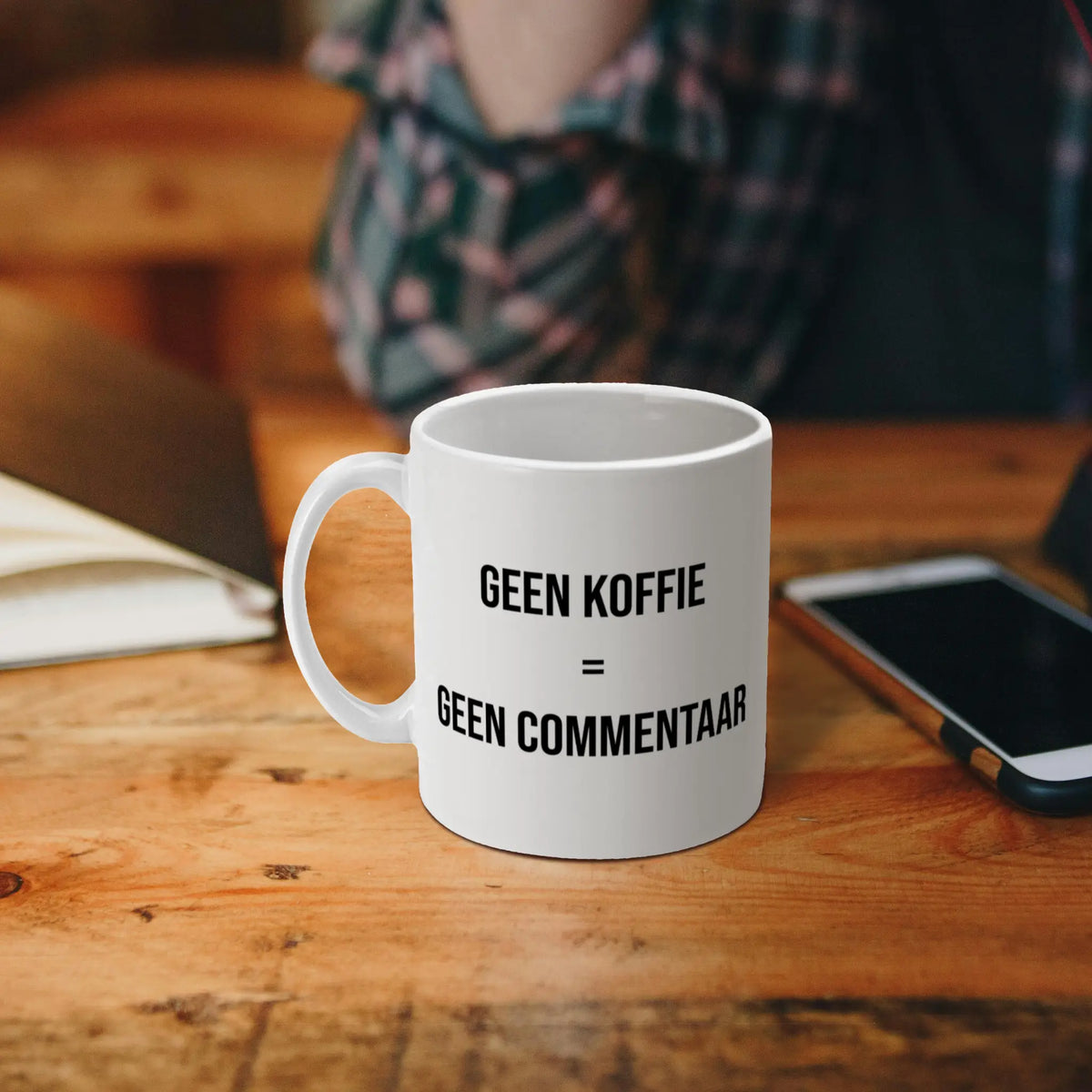 Humoristische mok met opdruk, perfect voor koffieliefhebbers.