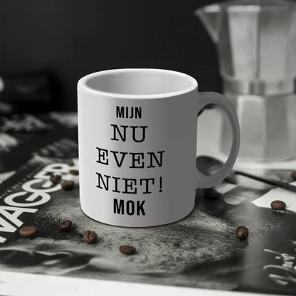 Mok met dubbele bedrukking “Mijn nu even niet” – zowel links als rechtshandig