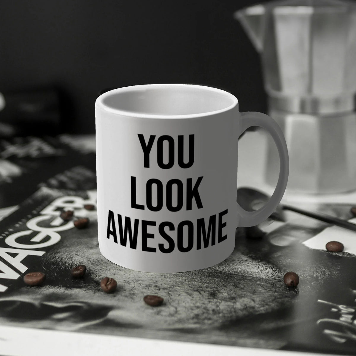 Koffiemok met inspirerende quote, ideaal voor werk of thuisgebruik.