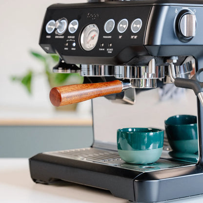 Naked portafilter 54 mm hout voor Sage: houten handvat in de Sage machine