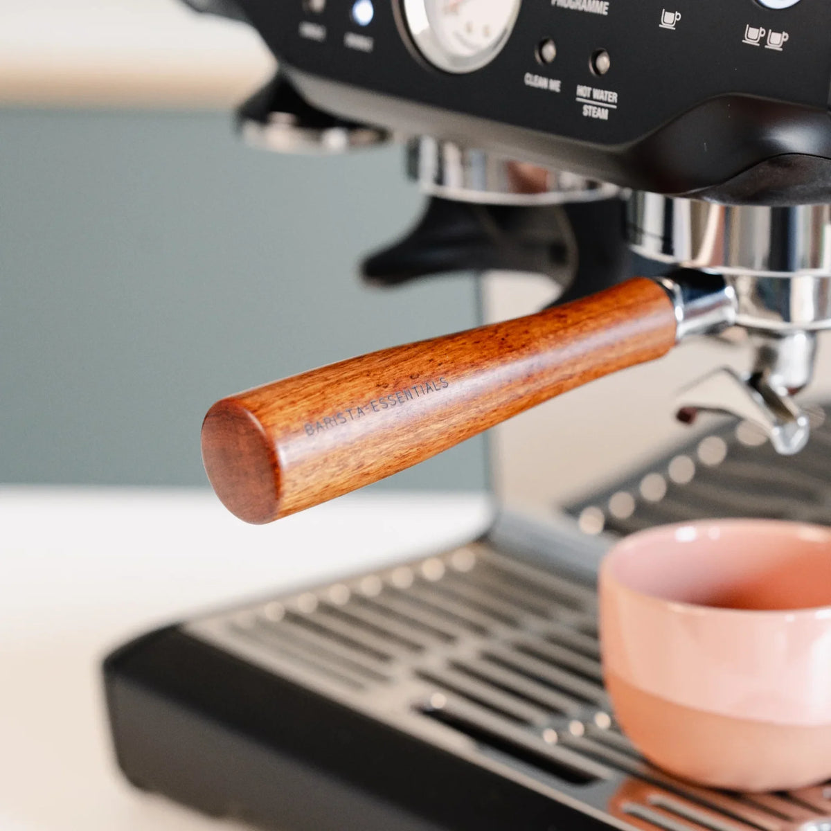 Portafilter dubbele uitloop 54 mm hout: houten greep in de espressomachine