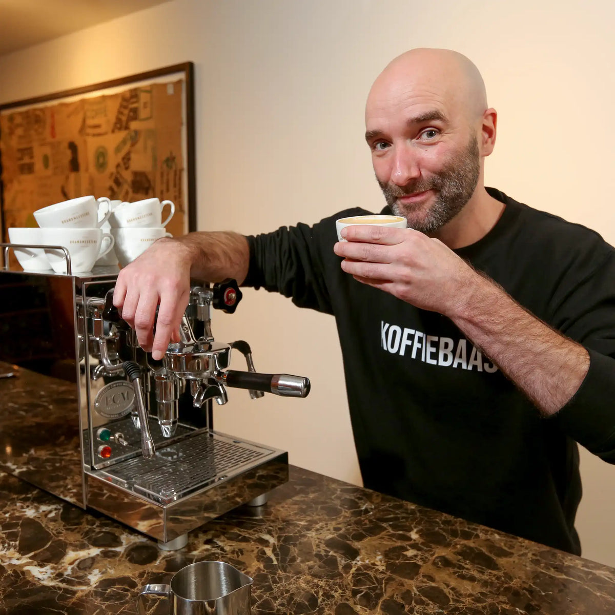 Privé barista coaching aan huis door Geert-Jan van der Molen, waarbij espresso technieken worden uitgelegd en geproefd tijdens een persoonlijke koffie training.