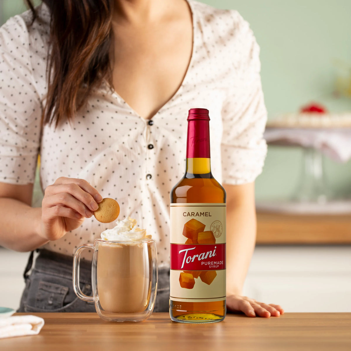 Koffiecreatie met espresso, melk en Torani Caramel Koffiesiroop.