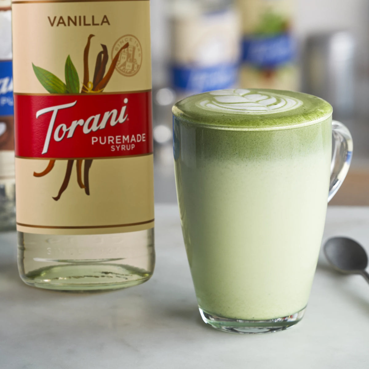 Torani PureMade Vanilla siroop als perfecte toevoeging aan iced matcha latte.
